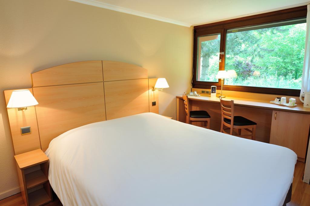 กีริยาด เซอด็อง Hotel ซีดาน ภายนอก รูปภาพ