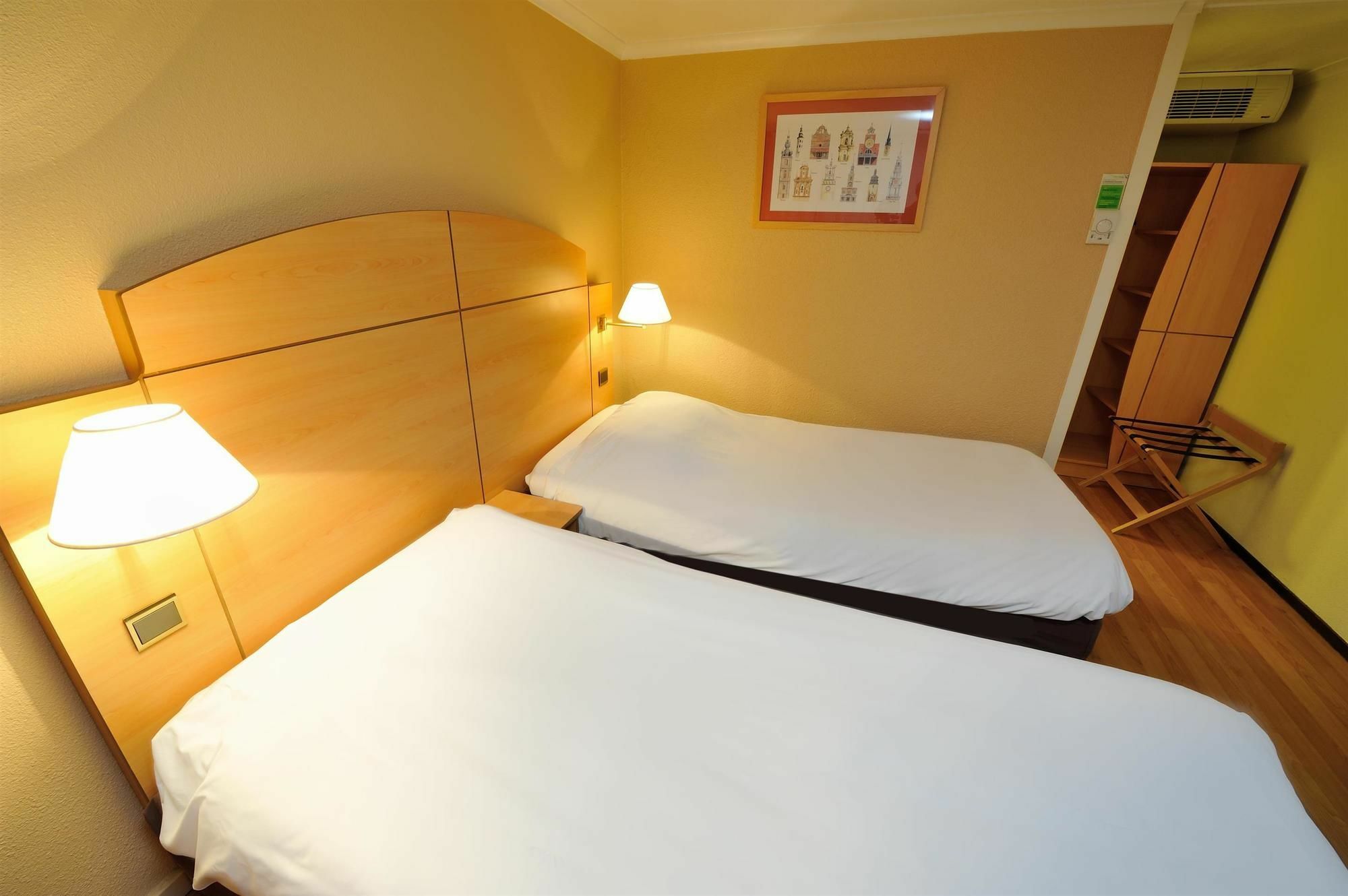 กีริยาด เซอด็อง Hotel ซีดาน ภายนอก รูปภาพ